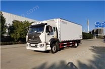重汽豪瀚6米8冷藏車六缸發(fā)動機(jī)